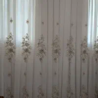 پرده زیبا وگل برجسته