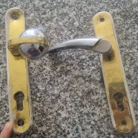 سه عدد دستگیره درب