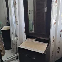کتابخانه ام دی اف در حد نو و میز آرایش کشو دار