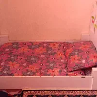 تخت کودک.