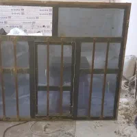 ۲عدد پنجره فلزی باشیشه