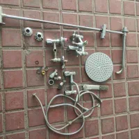 دوش حمام و شیر دستشویی