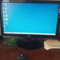 سیستم کامپیوتر با کیبرد و موس و جعبه ddr2
