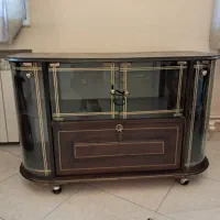میز‌زیر‌تلویزیون‌کار‌کرده.