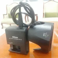 شارژر و هود لنز ۲۰۰-۷۰ نیکون اصلی