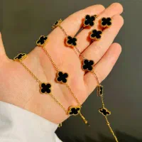 گردنبند و دستبند ونکلیف طلایی و نقره ای