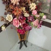 گلدان همراه گل