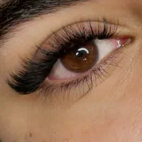 آموزش وانجام اکستیشن و کاشت  مژه