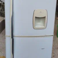 دو عدد یخچال ، و یک اجاق گاز