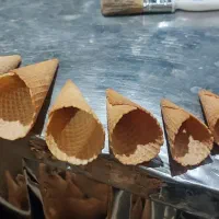 فروش انواع نان بستنی ایتالیایی شیرین قیفی عمده