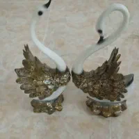 گلدان و دو عدد مجسمه