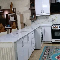 نصب برچسب کابینت و تایل های چسبی