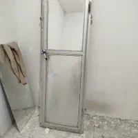 درب آلومینیومی سرویس بهداشتی