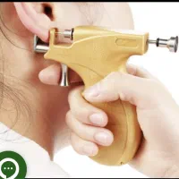 سوراخ کردن گوش با دستگاه مخصوص به همراه گوشواره