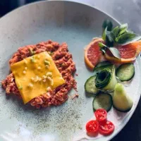 به چند  نیروی ساده برای کار در کافه نیاز داریم
