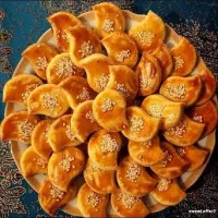 کارگر ساده اقا در کارگاه قنادی