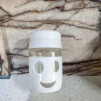 جا ادویه و نمکدان طرف لبخند