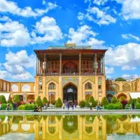 تور گروهی از همدان به نصف جهان اصفهان