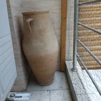 دو عدد گلدان بزرگ برای گلهای بزرگ یا درختچه