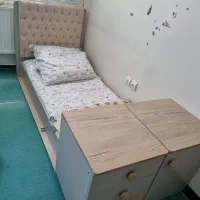 تخت و دراور ۳ کشویی و ۲ عدد پاتختی کودک