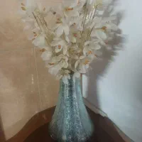 یک عدد گلدان باگلهای دست ساز