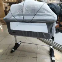 تخت کنار مادر