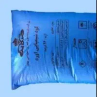 یک کیسه کود شیمیایی اوره سفید دانه درشت