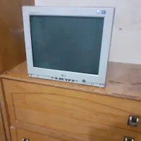 مانیتور ال‌جی  و کی‌برد