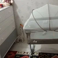 تخت کنار مادر