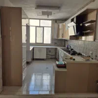 کابینت های گلاس با سوپر مارکت در حد نو  هود و سینک