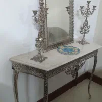 آینه و شمعدان و میز کنسول برنجی