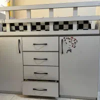 تخت خواب و کمد بچه