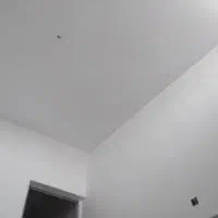 (لکه گیری گچ کاری انجام میشود)