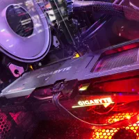 کارت گرافیک rtx 3050 gigabyte هشت گیگ سه فن