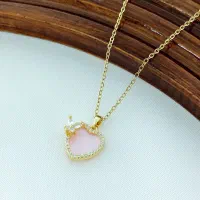 فروشنده خانم اکسسوری بدلیجات