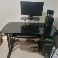 میز کامپیوتر کاملا سالم