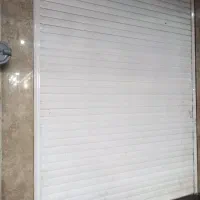 یک باب مغازه در بازار سرپوشیده