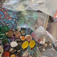 سنگ جواهری قیمتی ونیمه قیمتی(دامله)