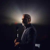 ×پرداخت بعد از کنسرت× علیرضا قربانی، ردیف جلو وسط