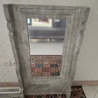 آینه با قاب سنگی