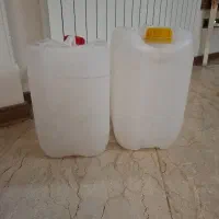 تعدادی دبه 20 لیتری