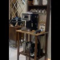 میز بار. کافی بار کارهای چوبی پایه گل