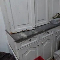 کابینت فلزی سه در بالا و پایین به همراه سنگ
