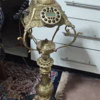 تلفن پایه دار کنار سالنی برنز