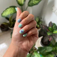 دستیار ناخنکار هستم