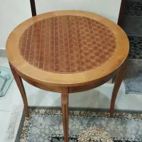 میز گرد چوبی قدیمی