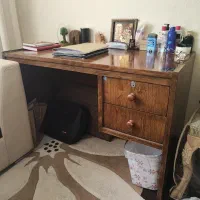 میز کار و تحریر چوبی محکم و مقاوم