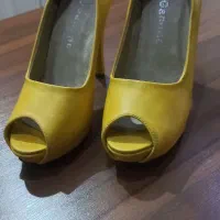 کفش پاشنه دار