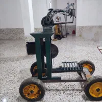 یک دستگاه چرخ کفاشی با پایه