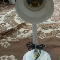 چراغ مطالعه رومیزی پایه سفید  نو